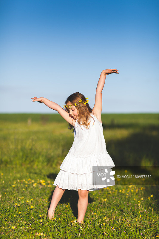 跳舞的孩童图片素材