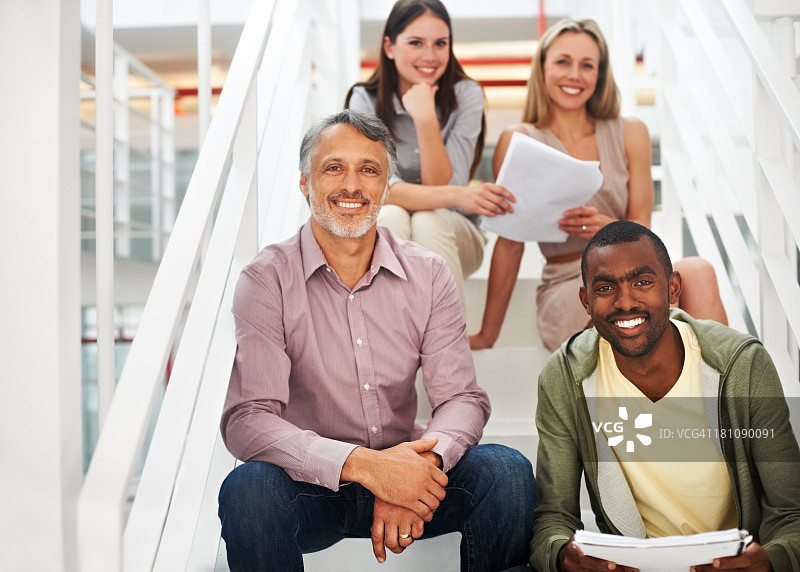 自信的决定引领他们走向成功！图片素材