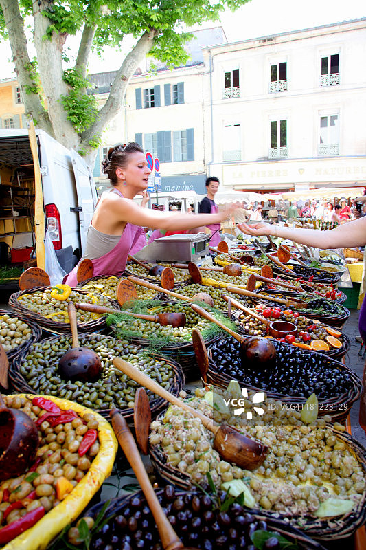 法国圣雷米普罗旺斯每周食品市场图片素材