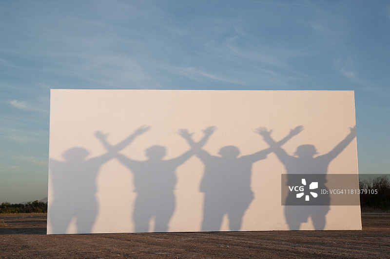 户外墙上的阴影图片素材