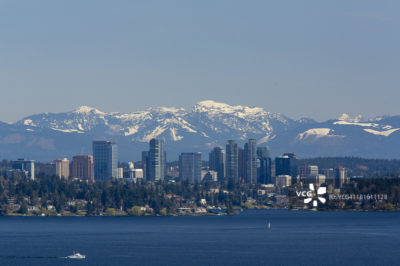华盛顿湖上空的贝尔维尤天际线图片素材
