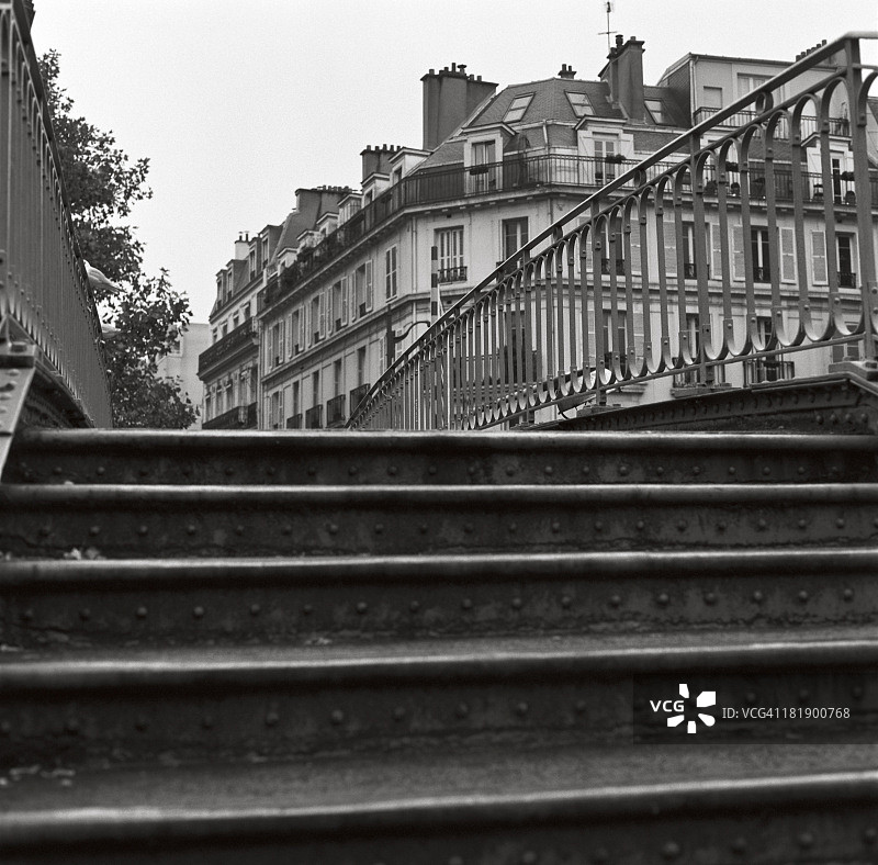 巴黎圣马丁运河上的桥梁图片素材