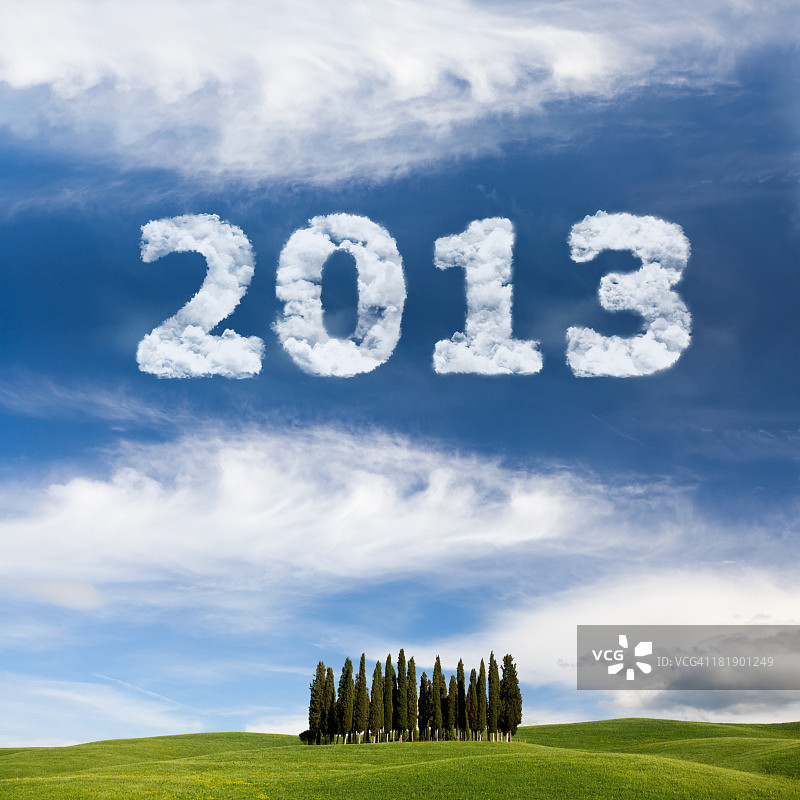托斯卡纳景观上的2013年天空书写图片素材
