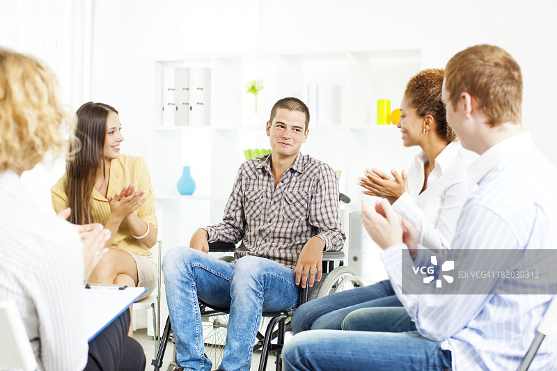 残疾人互助小组治疗图片素材