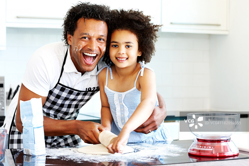 一起烹饪的乐趣图片素材