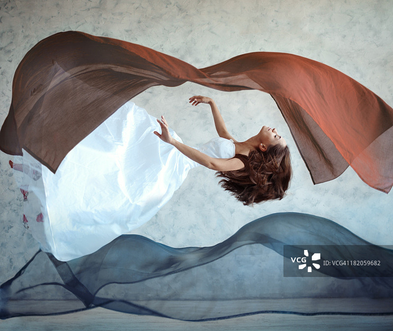 飞翔的女人图片素材