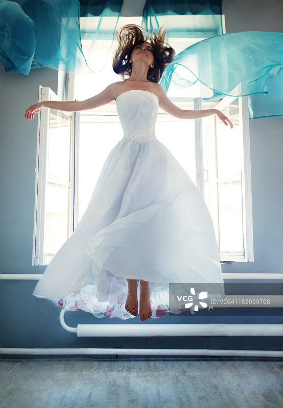 飞翔的女人图片素材