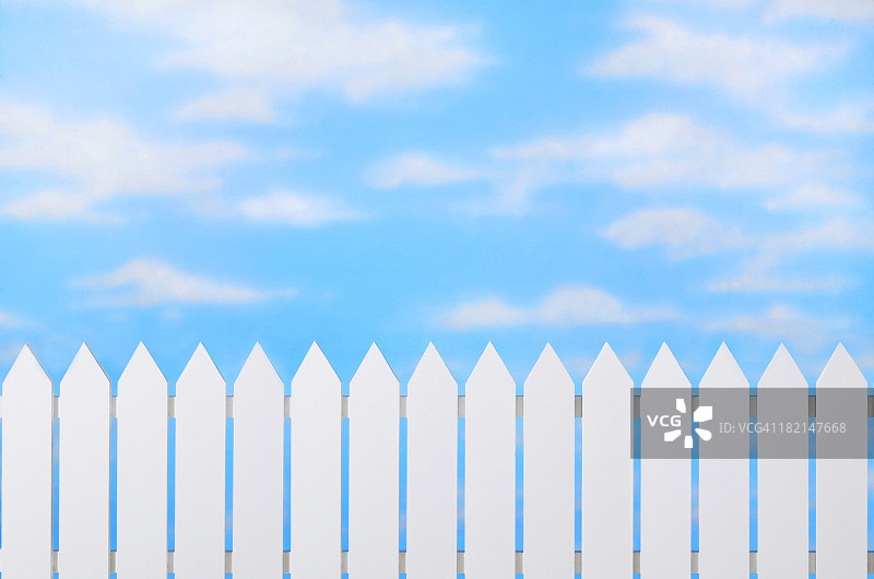 尖桩篱笆与天空2图片素材