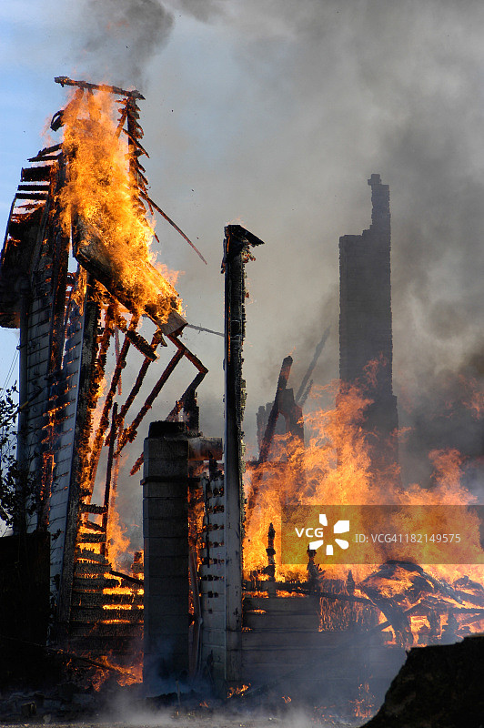 着火的房子图片素材