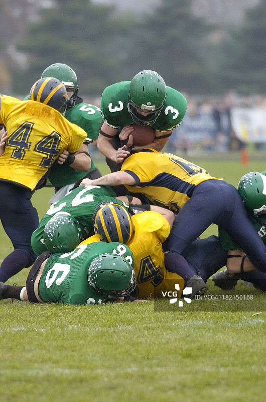 向中间奔跑图片素材