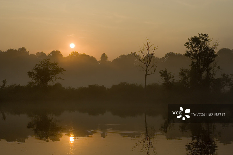 查塔胡奇河日出图片素材
