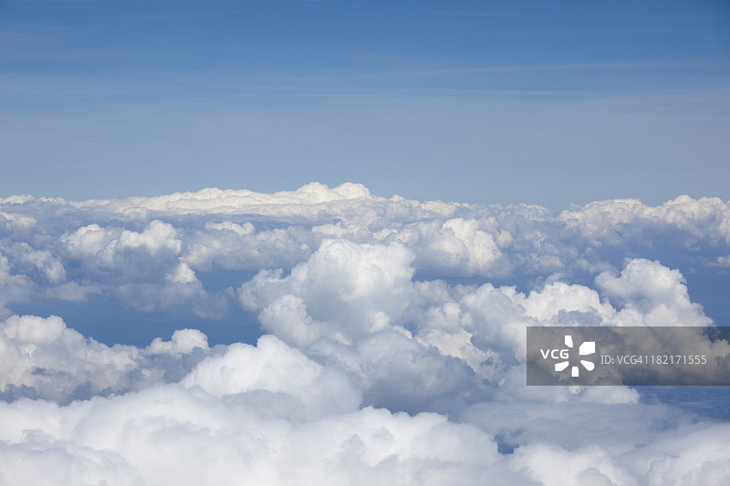 云端俯瞰的壮丽云景图片素材