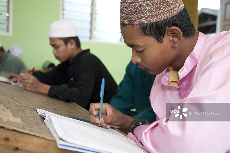 马来西亚哥打巴鲁的小学生图片素材