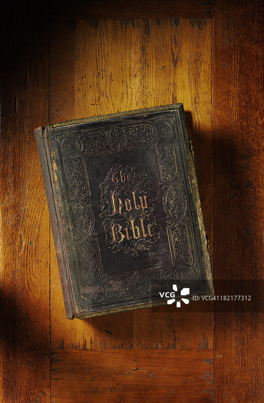 古董《圣经》图片素材