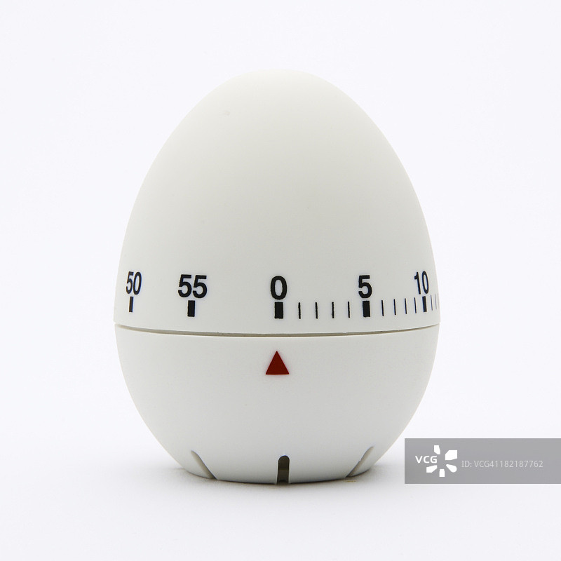 白色蛋形厨房定时器，隔离在白色背景上图片素材