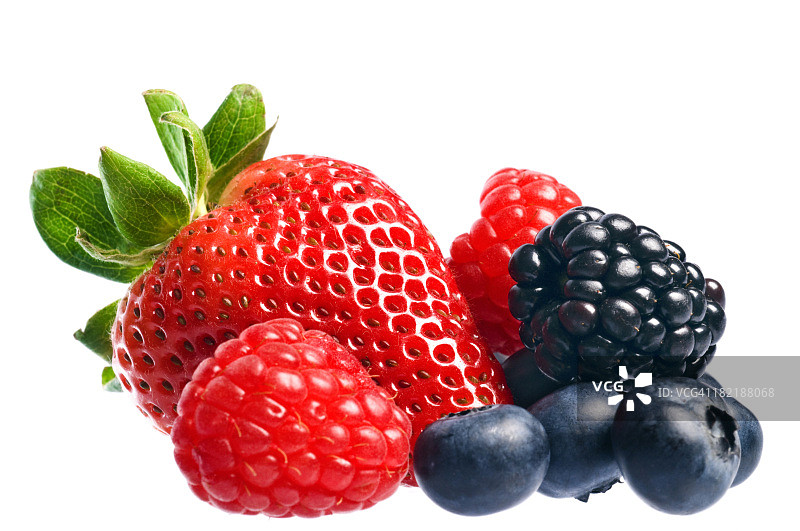 白色背景上的混合浆果图片素材