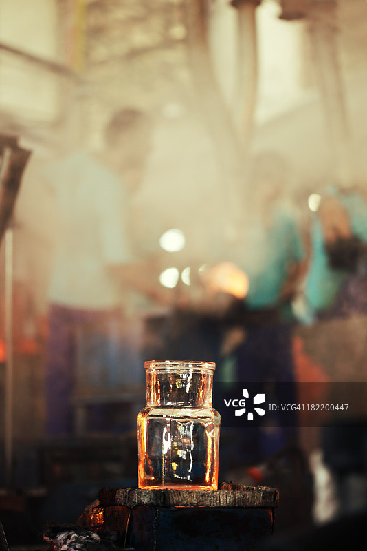 玻璃工厂里的花瓶图片素材