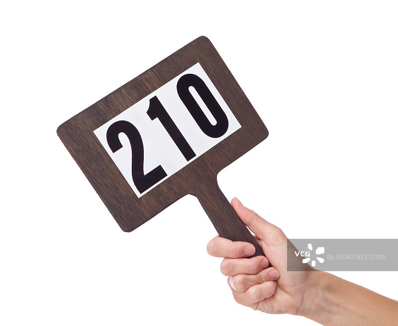 女士手持木制拍卖板图片素材