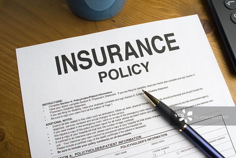 桌面上的保险单图片素材
