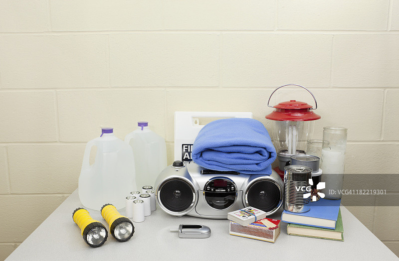 飓风、停电或灾难应急物资图片素材