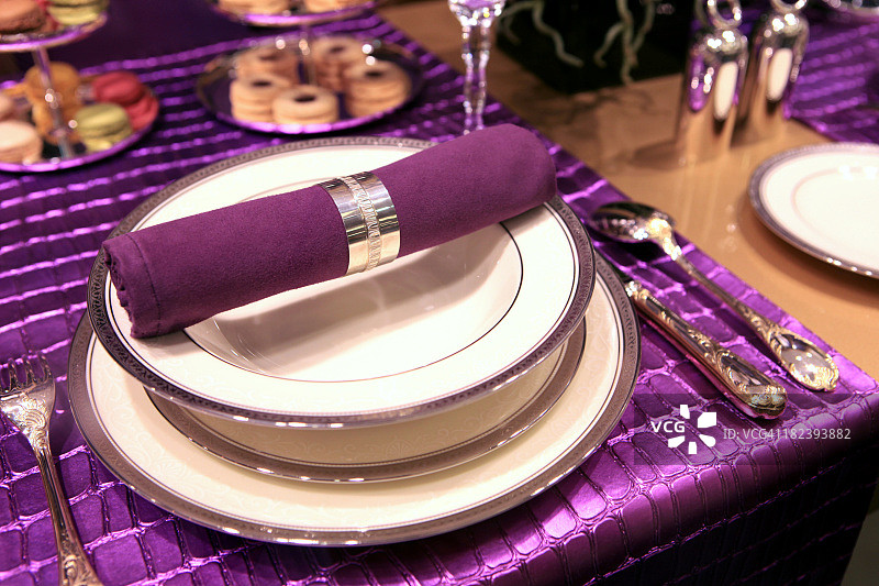 紫色装饰桌图片素材