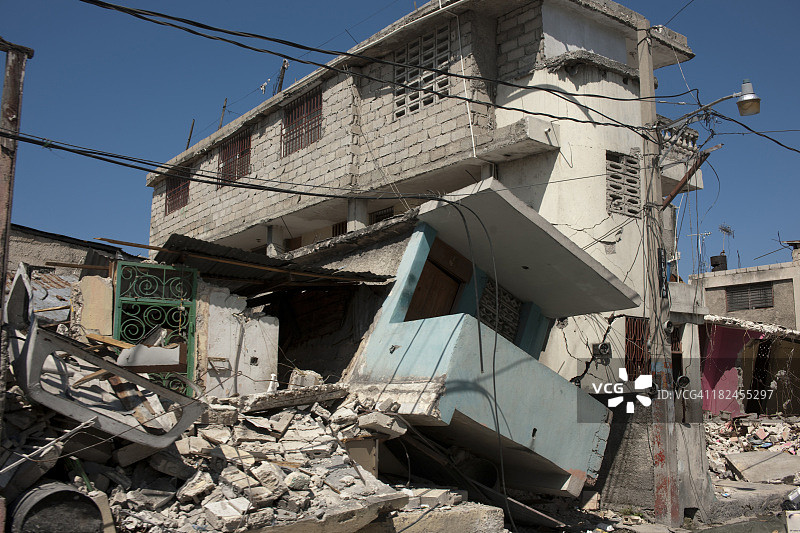 地震后损毁的房屋图片素材