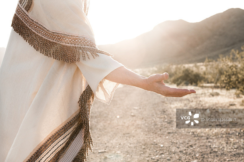 描绘耶稣并伸出手的人图片素材