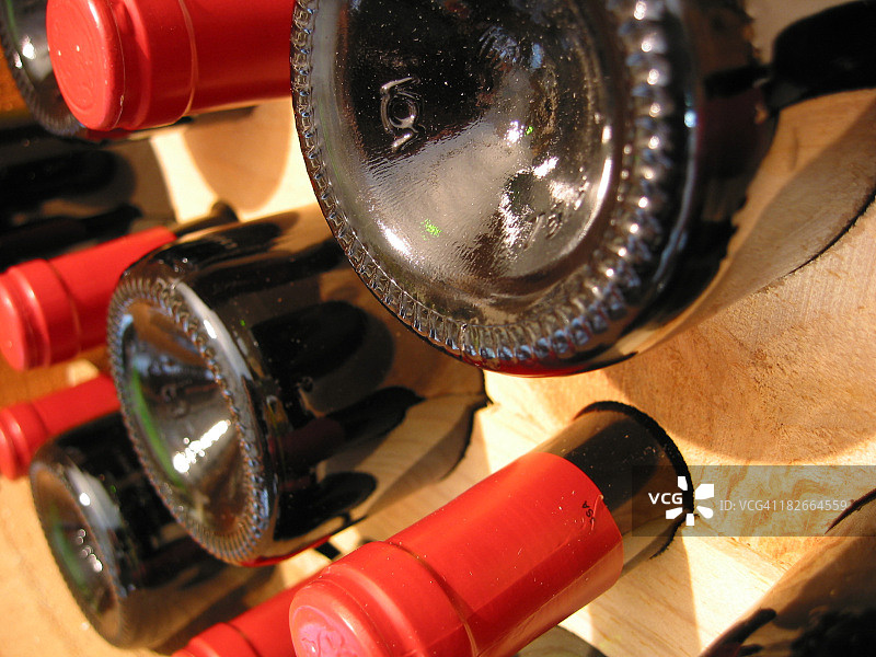 酒窖中的葡萄酒图片素材