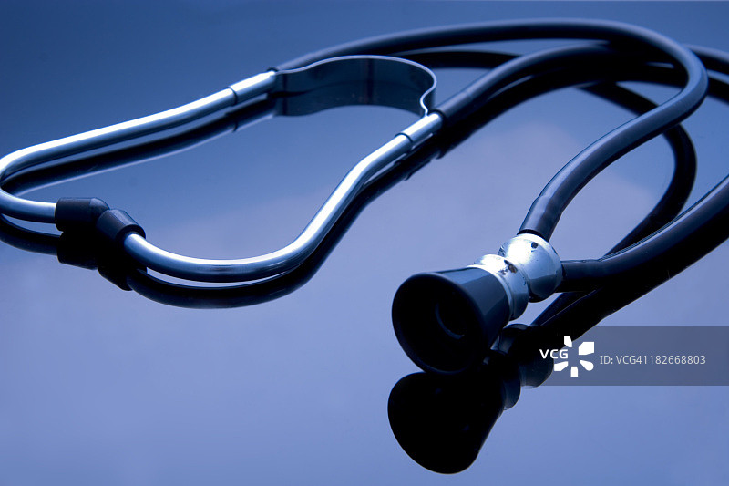 蓝色调听诊器图片素材