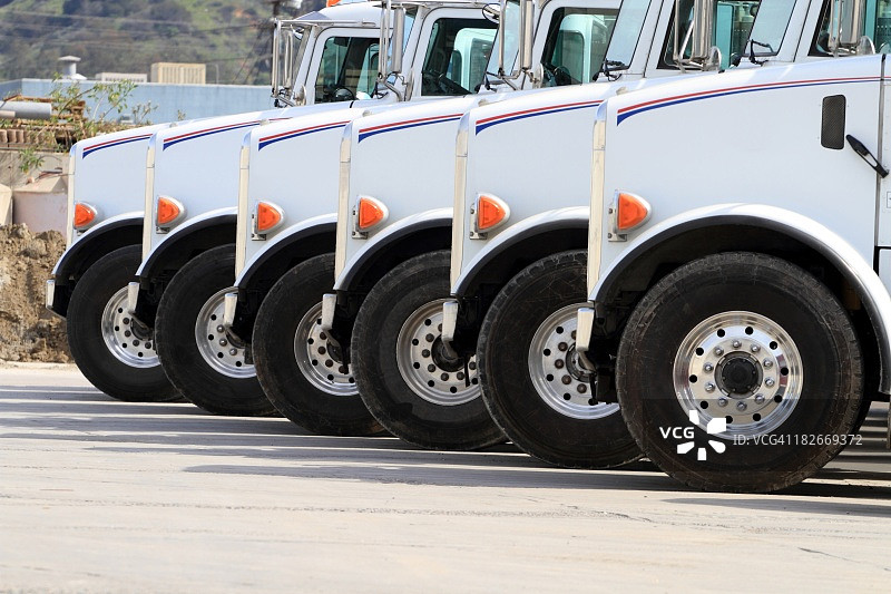 卡车排队图片素材
