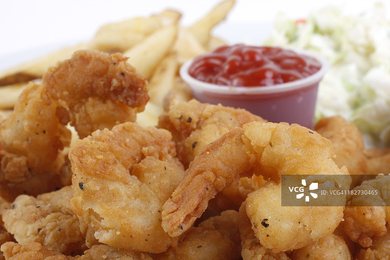 薯条和番茄酱佐炸虾图片素材