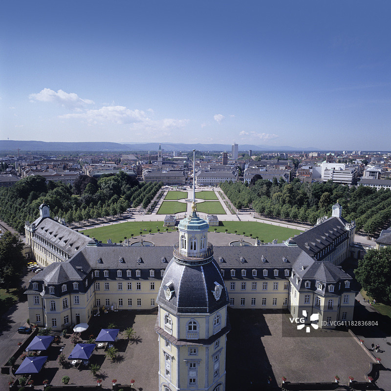 德国卡尔斯鲁厄城市天际线一览图片素材
