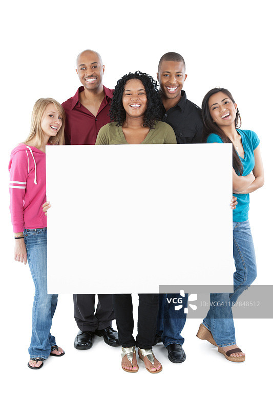 一群年轻人举着空白标牌全身照图片素材