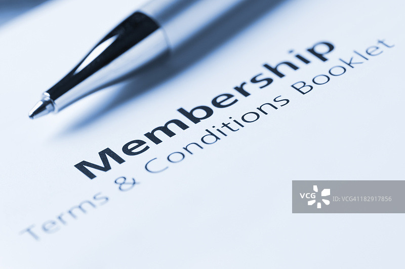 带银色笔的会员条款和条件图片素材