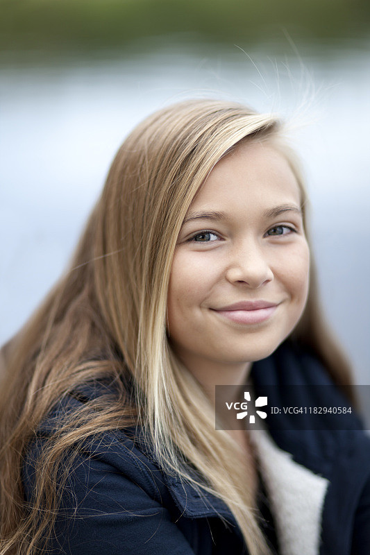 微笑女孩的肖像图片素材