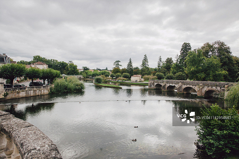 多尔多涅河畔布朗托姆景观图片素材