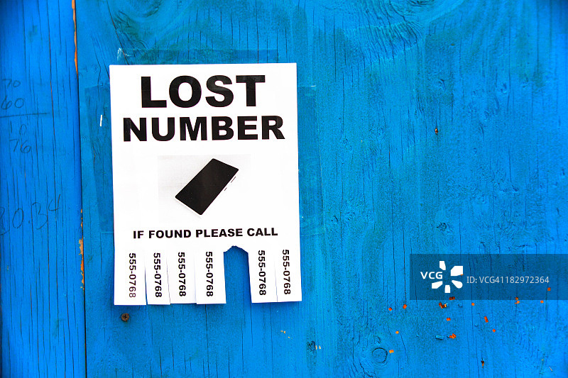 建筑墙上丢失的井号标记图片素材