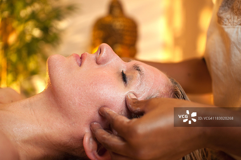 阿育吠陀按摩图片素材