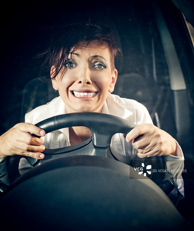 方向盘后的恐慌图片素材