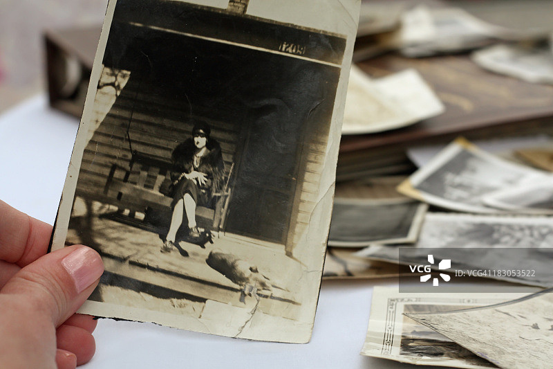 整理旧照片图片素材