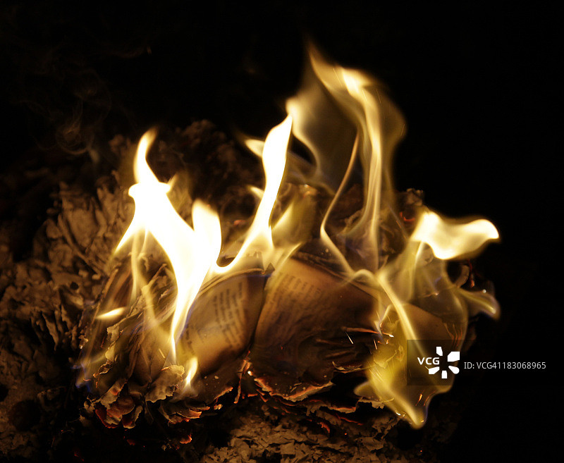 夜间焚书图片素材