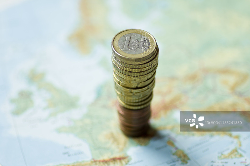 欧洲地图上的硬币图片素材