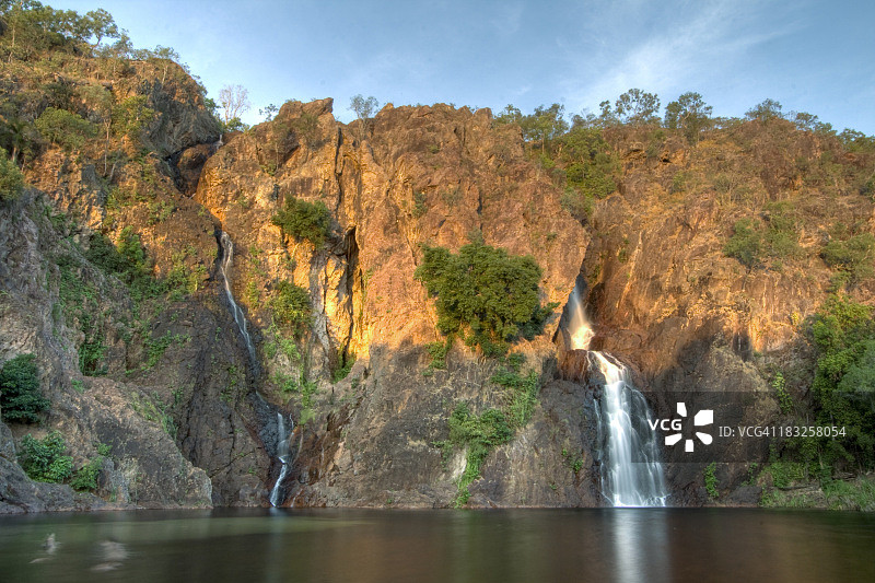 汪吉瀑布图片素材