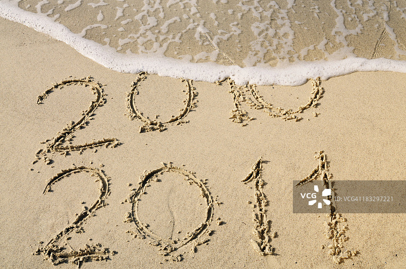 海浪沙滩新年祝福图片素材