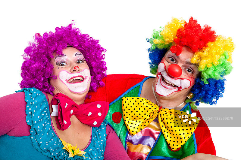 两个快乐的小丑在白色背景上做鬼脸图片素材