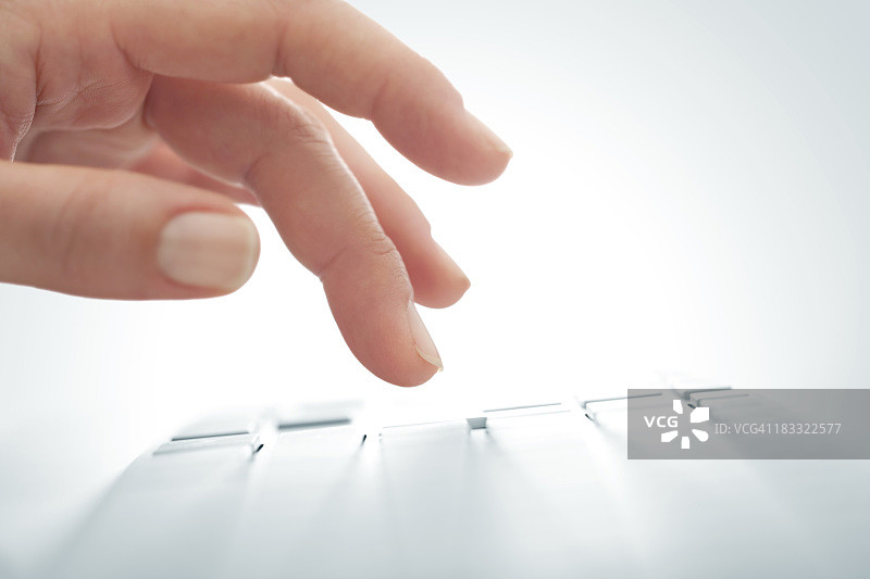 点击电脑键盘图片素材