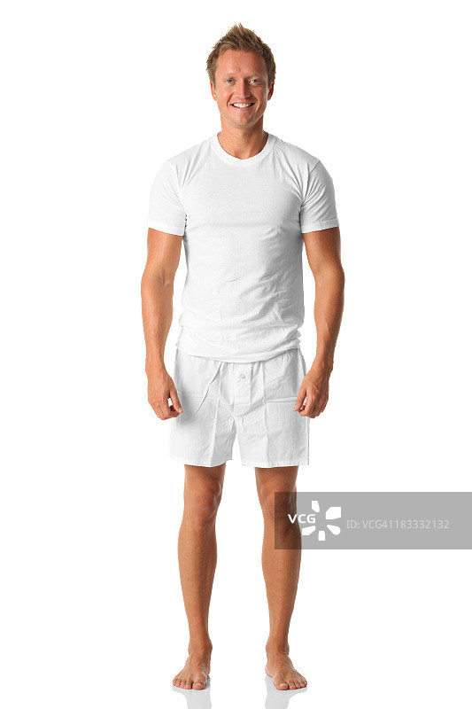 身穿白色衬衫和拳击短裤的男子图片素材