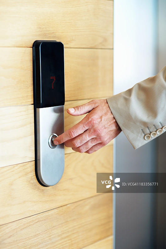 按下电梯按钮图片素材