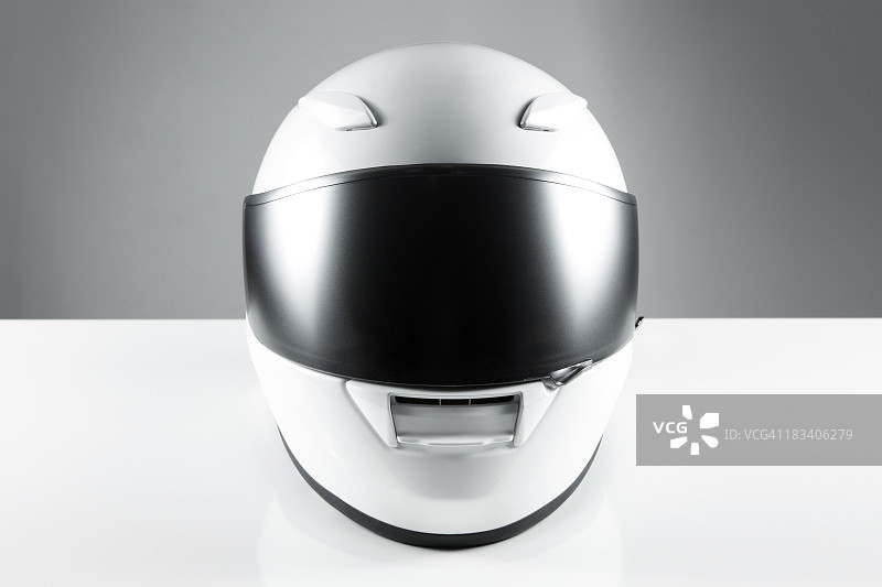 白色摩托车头盔图片素材