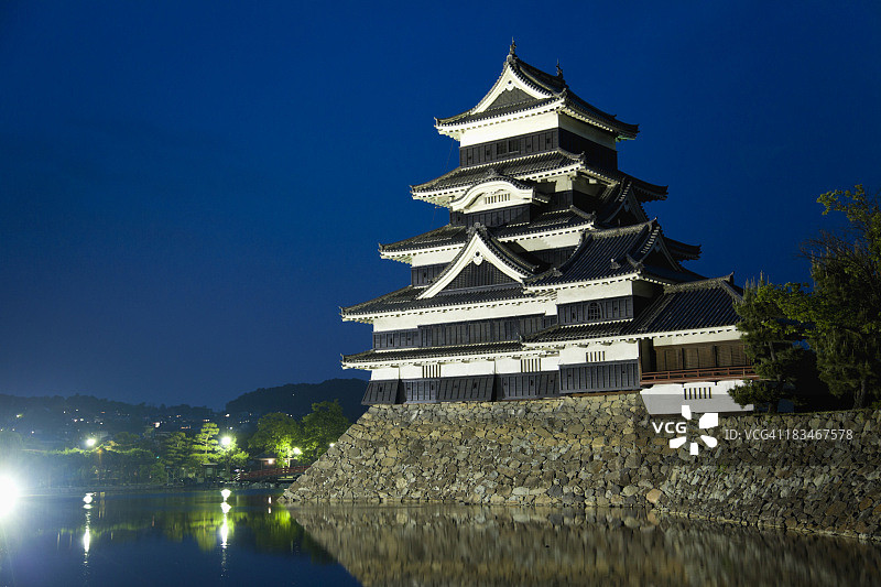 夜幕下的松本城图片素材